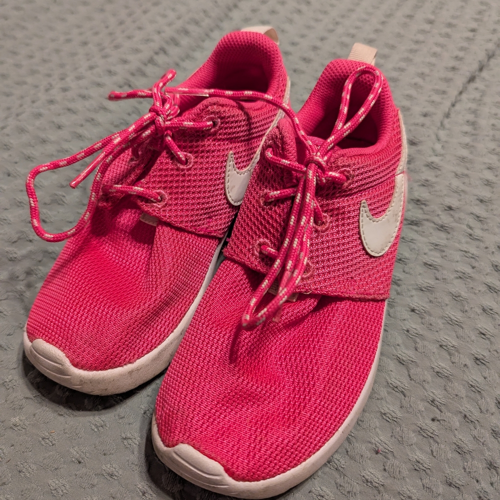 Nike Pink and White Sneakers Breathable Mesh Design